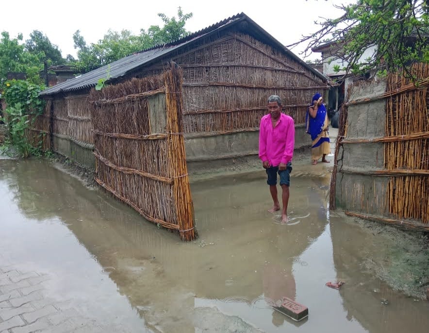 Rain cheered the hearts, waterlogging blocked the way