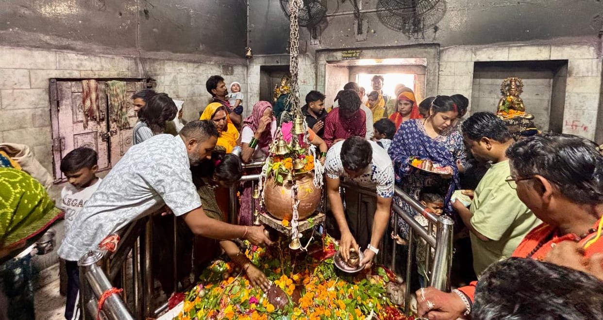 Purnima: After bathing in Yamuna, devotees bowed their heads to Brahmalalji.