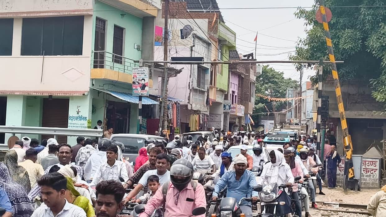 Railway track blocked; express trains halted at the outer signal.