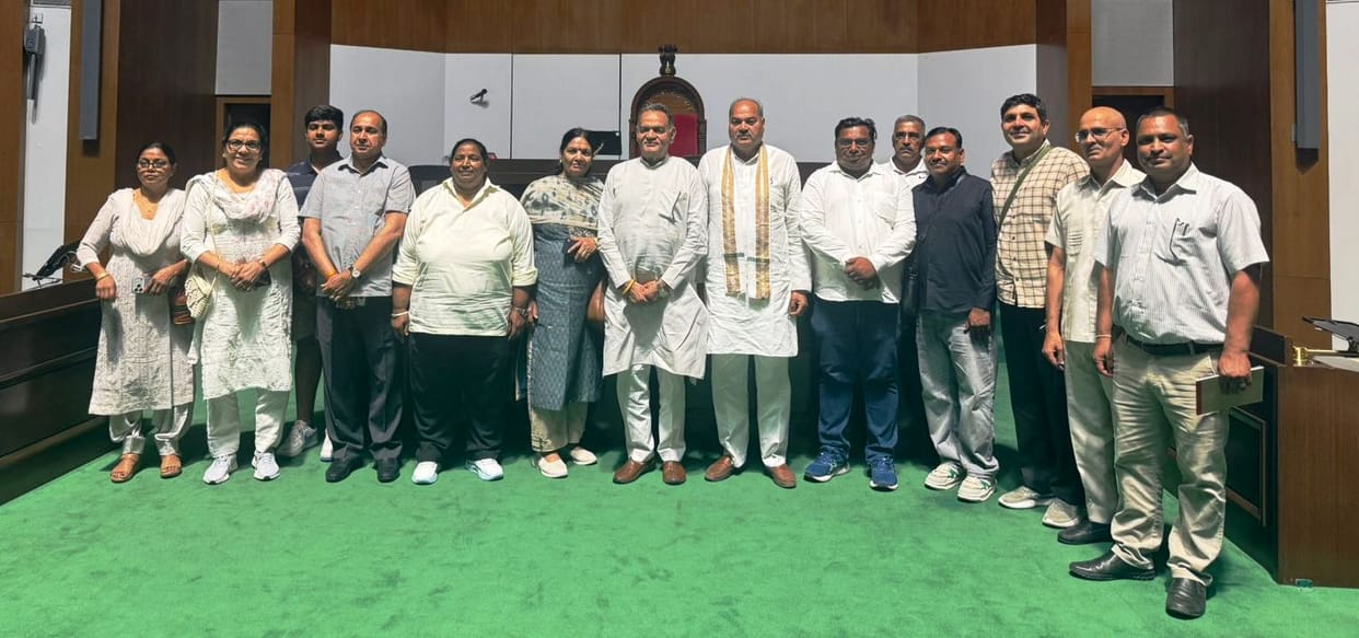 Functioning of Gujarat Assembly is a source of inspiration: Laxman