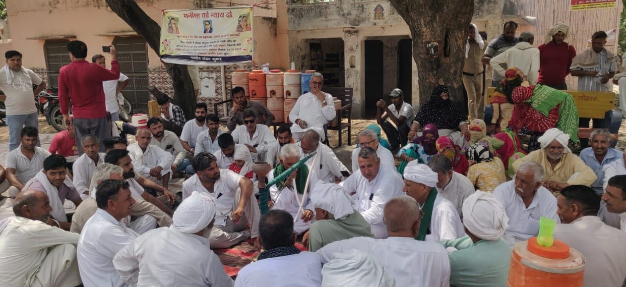 Sanjay sat on a hunger strike for nine hours after police stopped him midway; women created a commotion.