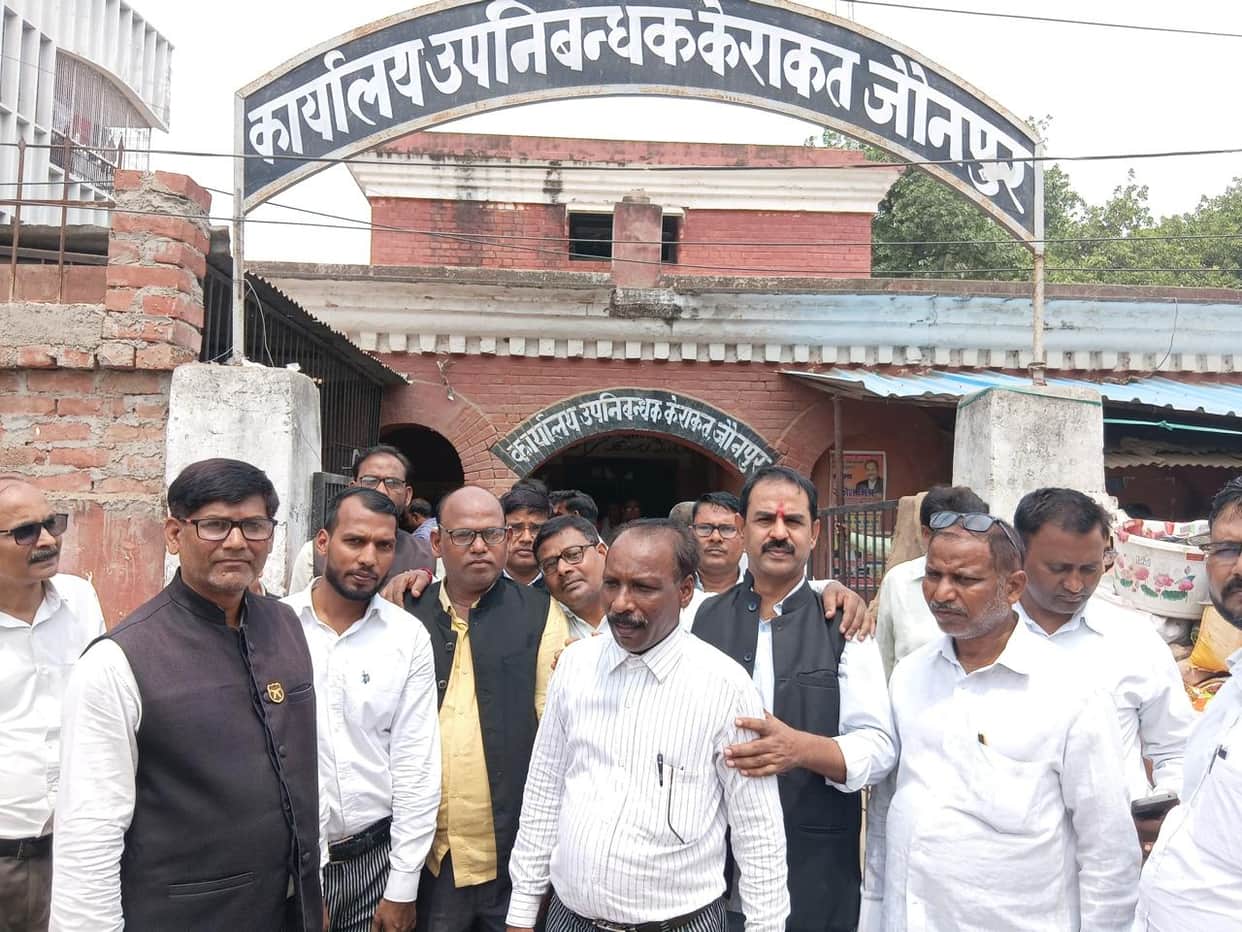 Protest against the e-registry process; demand for its withdrawal.