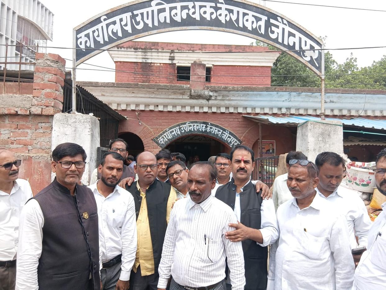 Protest against the e-registry process; demand for its withdrawal.
