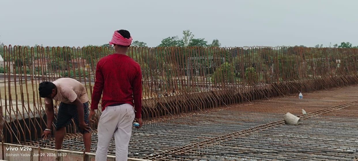 Janghai Flyover: Shuttering completed on the Varanasi-Pratapgarh route.