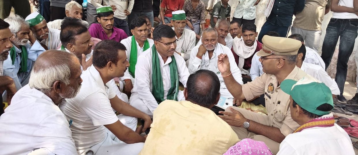 BKU activists staged a protest and sit-in at the Tehsil office.