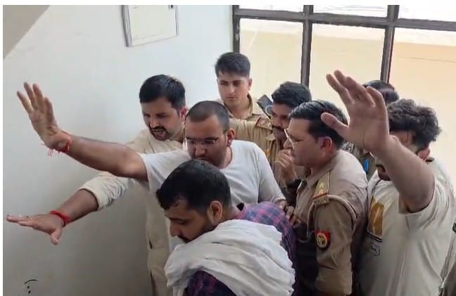 RLD workers surrounded the Chief Engineer's office and cut off electricity.
