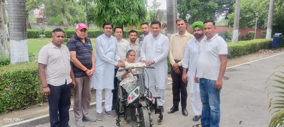 Para shooter Reena Rani will receive Rs 25,000 per month for one year.