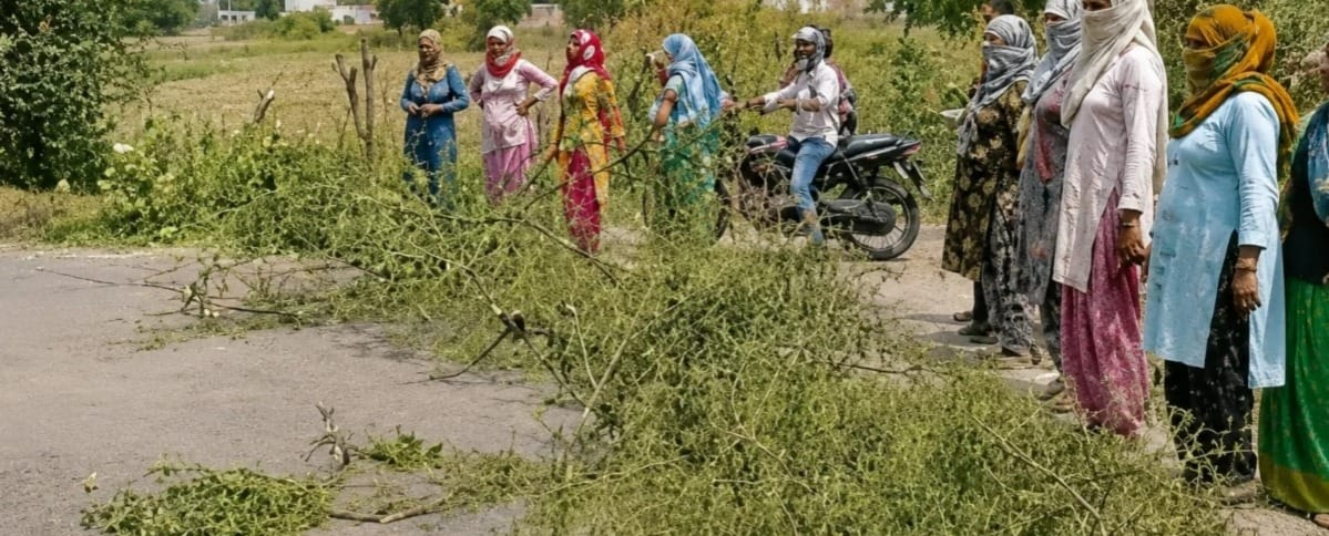 Villagers, angered by the power and water crisis, blocked the Rewari-Bawal road; the route was cleared after an hour and a half.