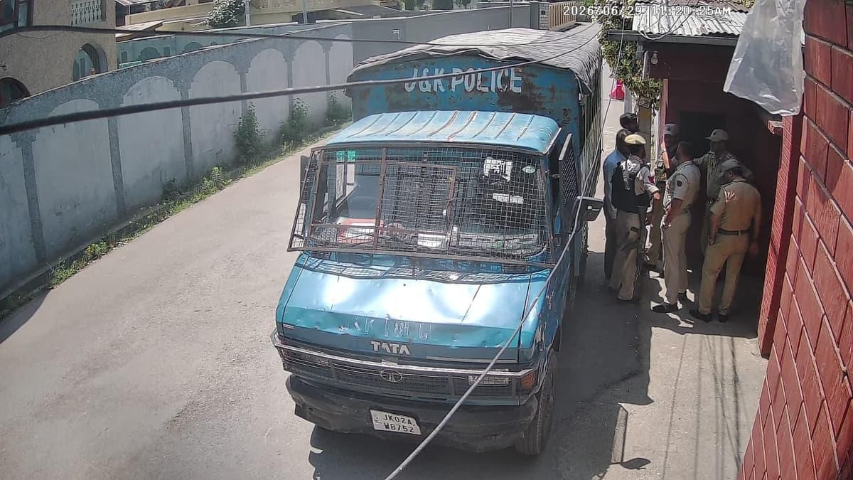 Srinagar News: इमामबाड़ा बेमिना में होने वाले संबोधन से पहले मीरवाइज को नजरबंद किया