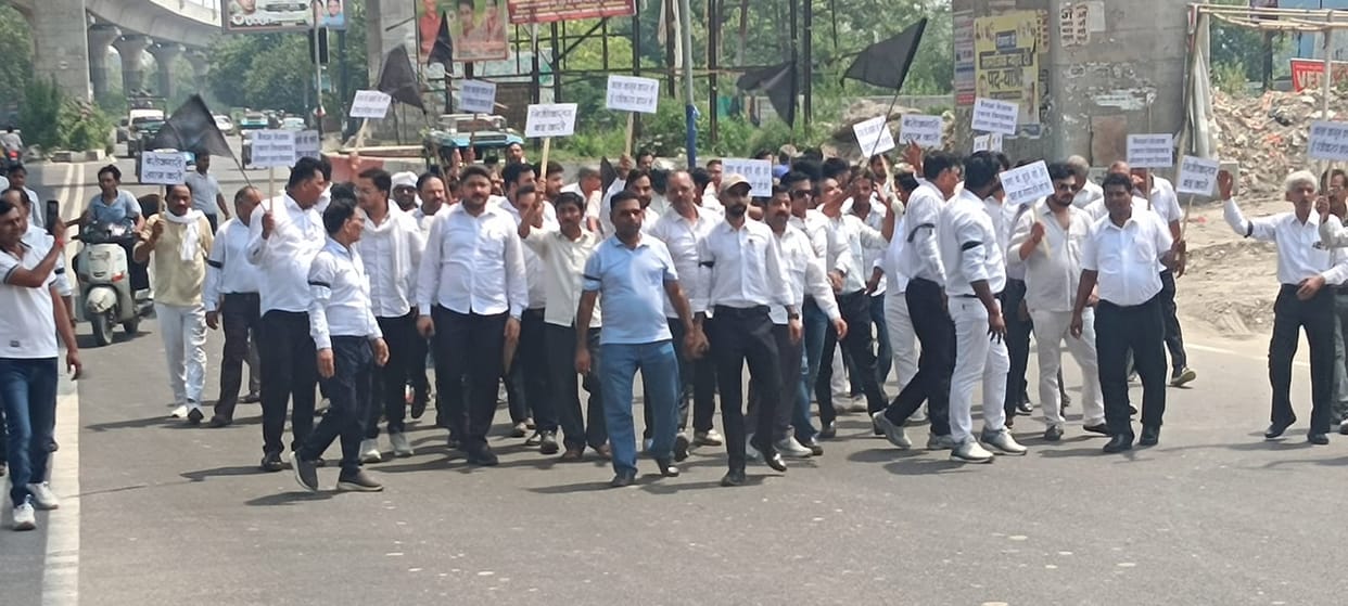 Order on e-registry withdrawn; strike to continue until rules are amended.