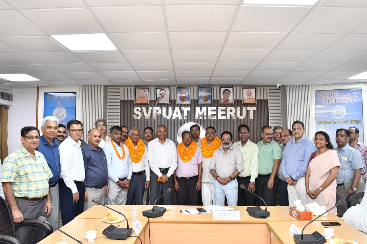 Retired teachers and staff bid farewell at the agricultural university.
