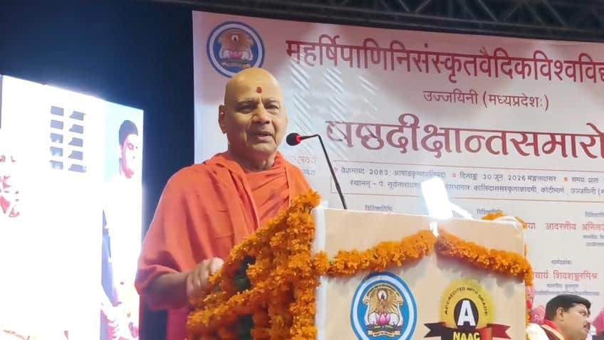 Ram Mandir Trust Treasurer Govind Dev Giri Maharaj Offers Prayers at Mahakal Remains Silent on Donation Theft