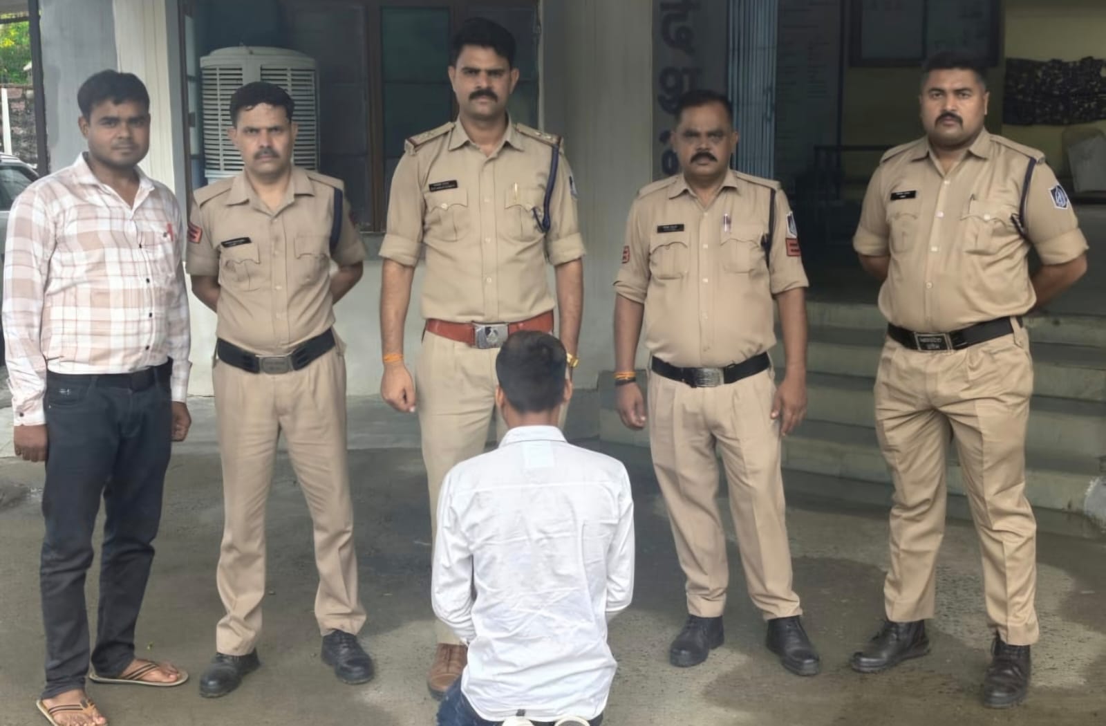 पुलिस हिरासत में आरोपी