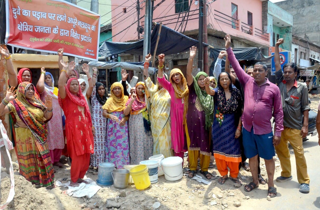 Women's anger erupts over drinking water crisis; they stage a protest