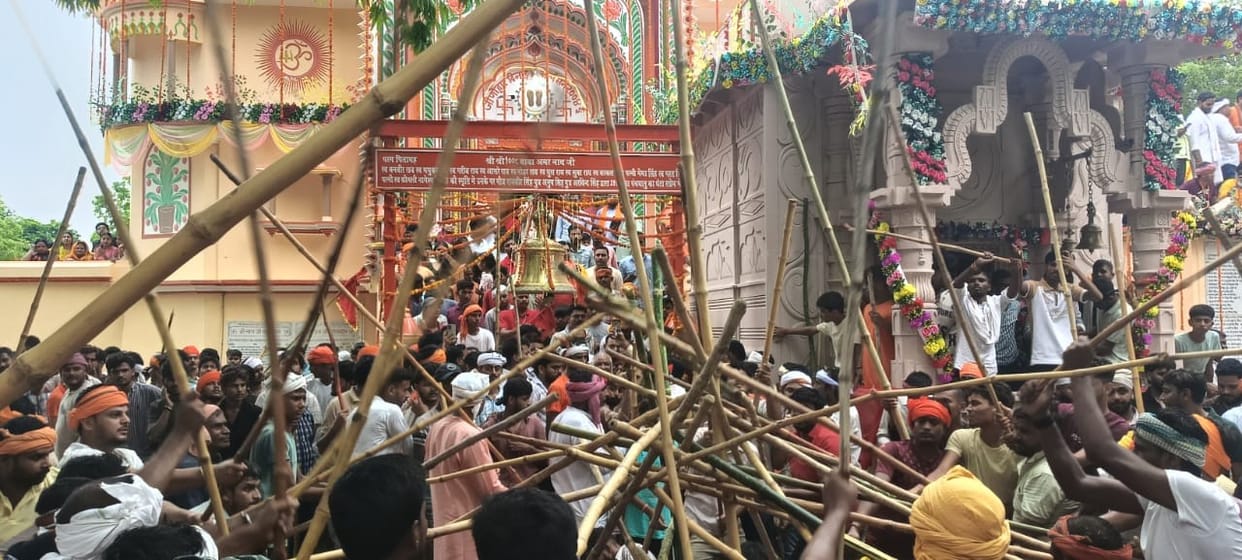 Devotees of Shrinath displayed their valor with lathis.