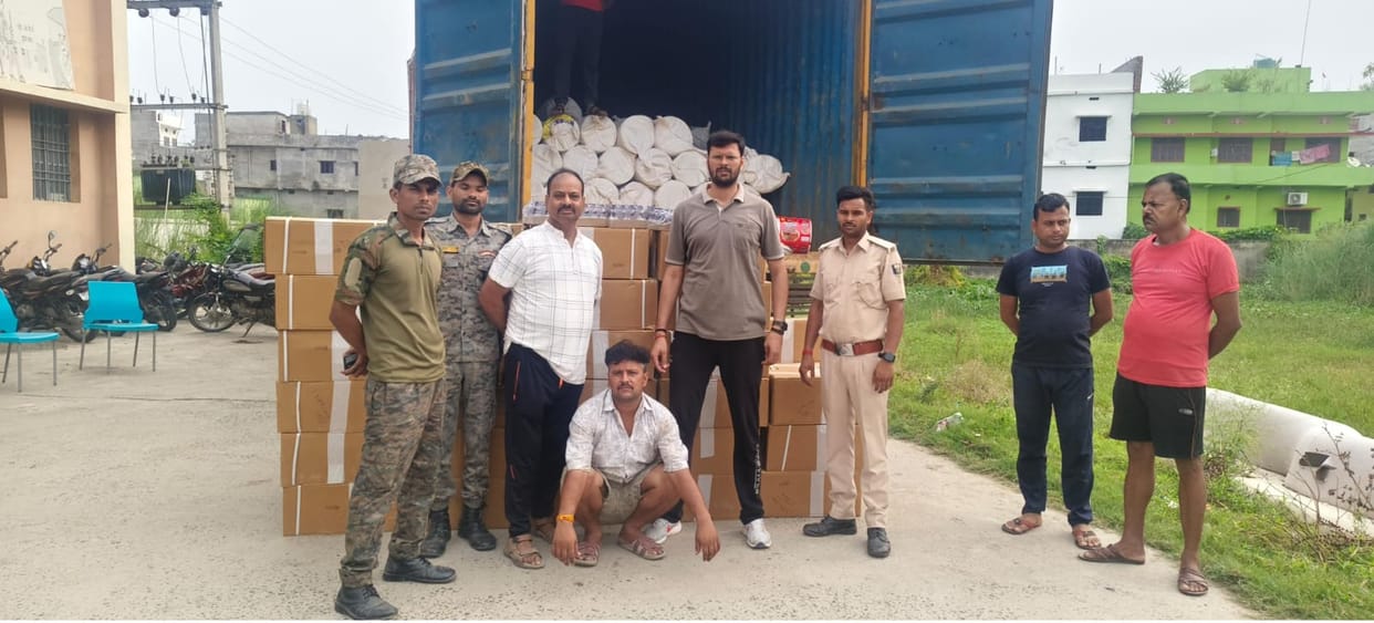 83 cartons of codeine-based syrup seized; smuggler from Raebareli arrested.