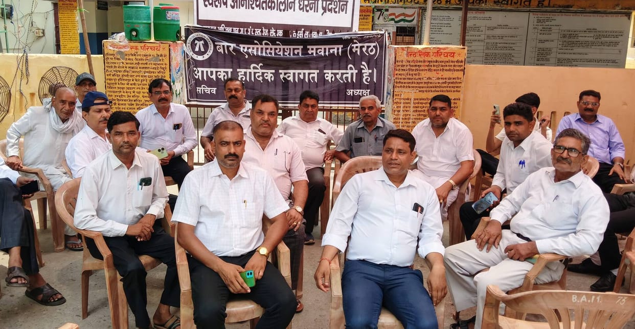 Lockout and sit-in protest continue at the Sub-Registrar's office.