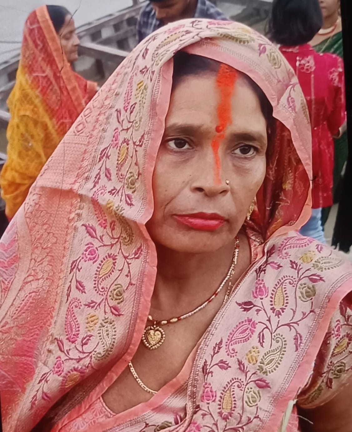 Electric current surges through handpump; mother gets electrocuted, daughter rushes to save her; both die.
