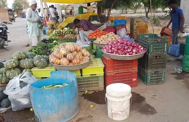 Rising tomato and onion prices have disrupted the kitchen budget.