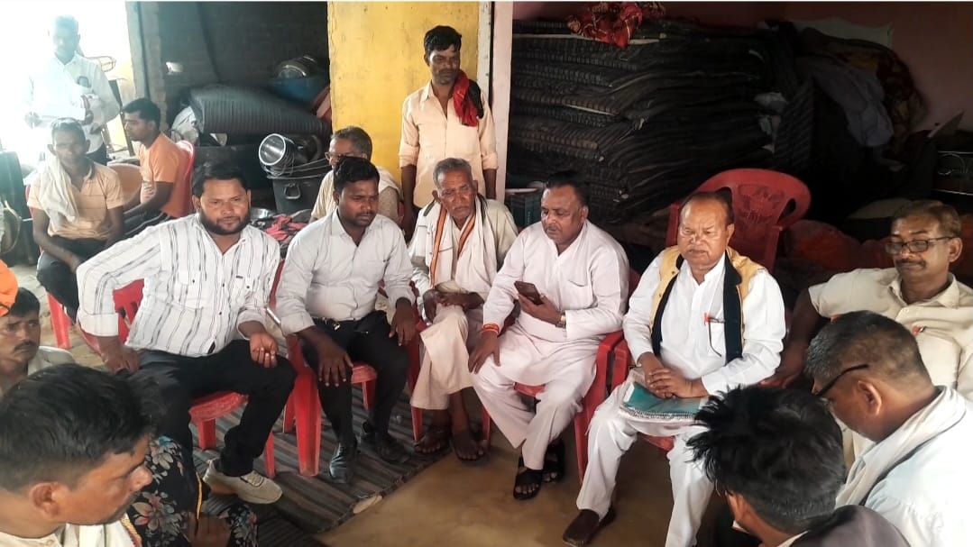National President of the Federation arrives in Dinavali to hear the grievances of the Aheria community