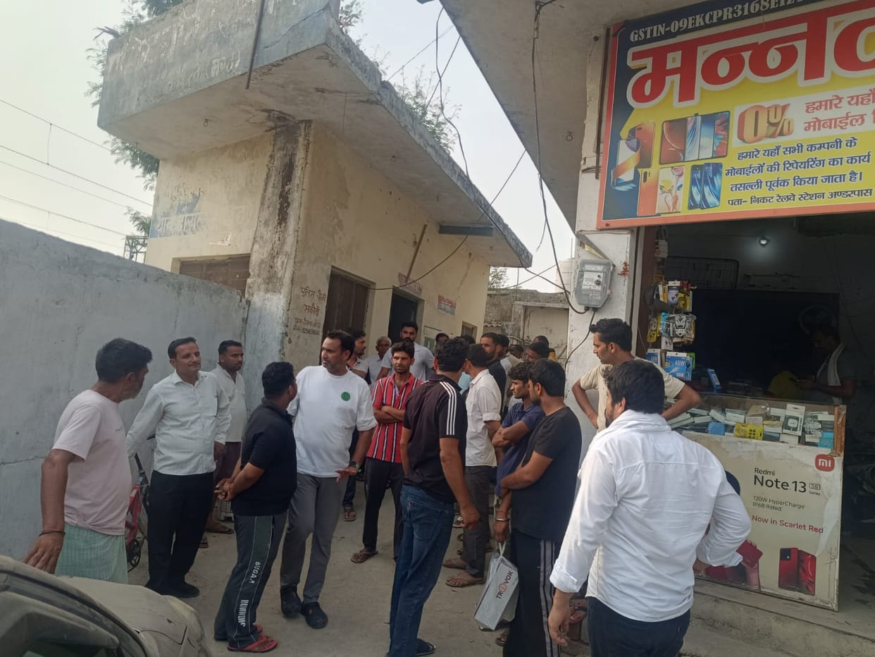 Villagers chased away the employees who had arrived to disconnect the power supply.