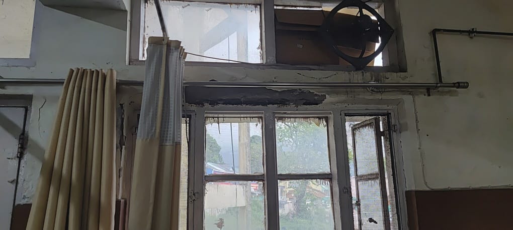 Plaster falls from ceiling in Dharamshala hospital's IPD; patients have a narrow escape.