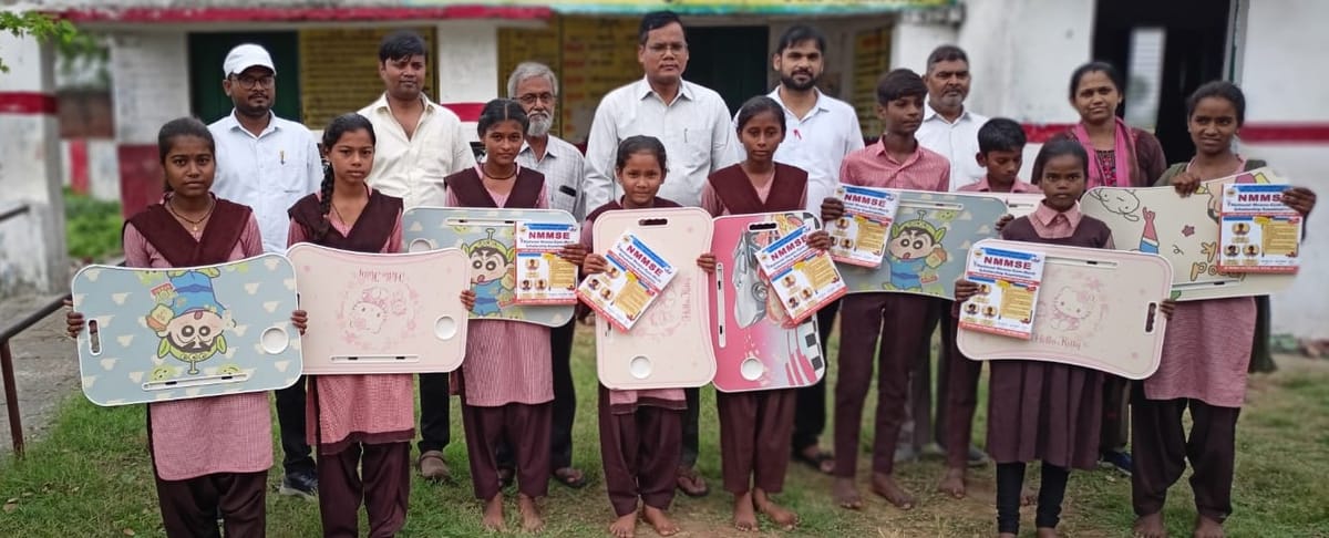 Balrampur News: स्टडी टेबल और निशुल्क किताबों ने बढ़ाया मेधावियों का उत्साह