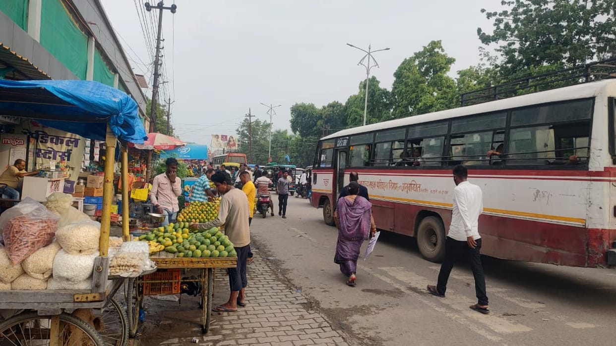 Shops on the sidewalk, daily jams on the road