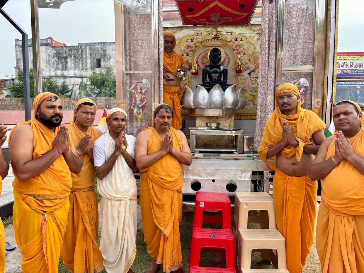 The Neminath Girnar pilgrimage gave the message of live and let live, received a grand welcome at the Jain pilgrimage site Shauripur, and will reach Gujarat on July 19 after passing through 10 states.