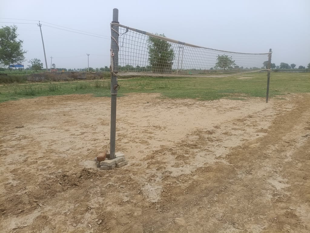 No facilities, high spirits... Brave players sweating it out in the furnace of hard work, grass growing in Bhimewala village's school ground, waterlogging problems during the rains