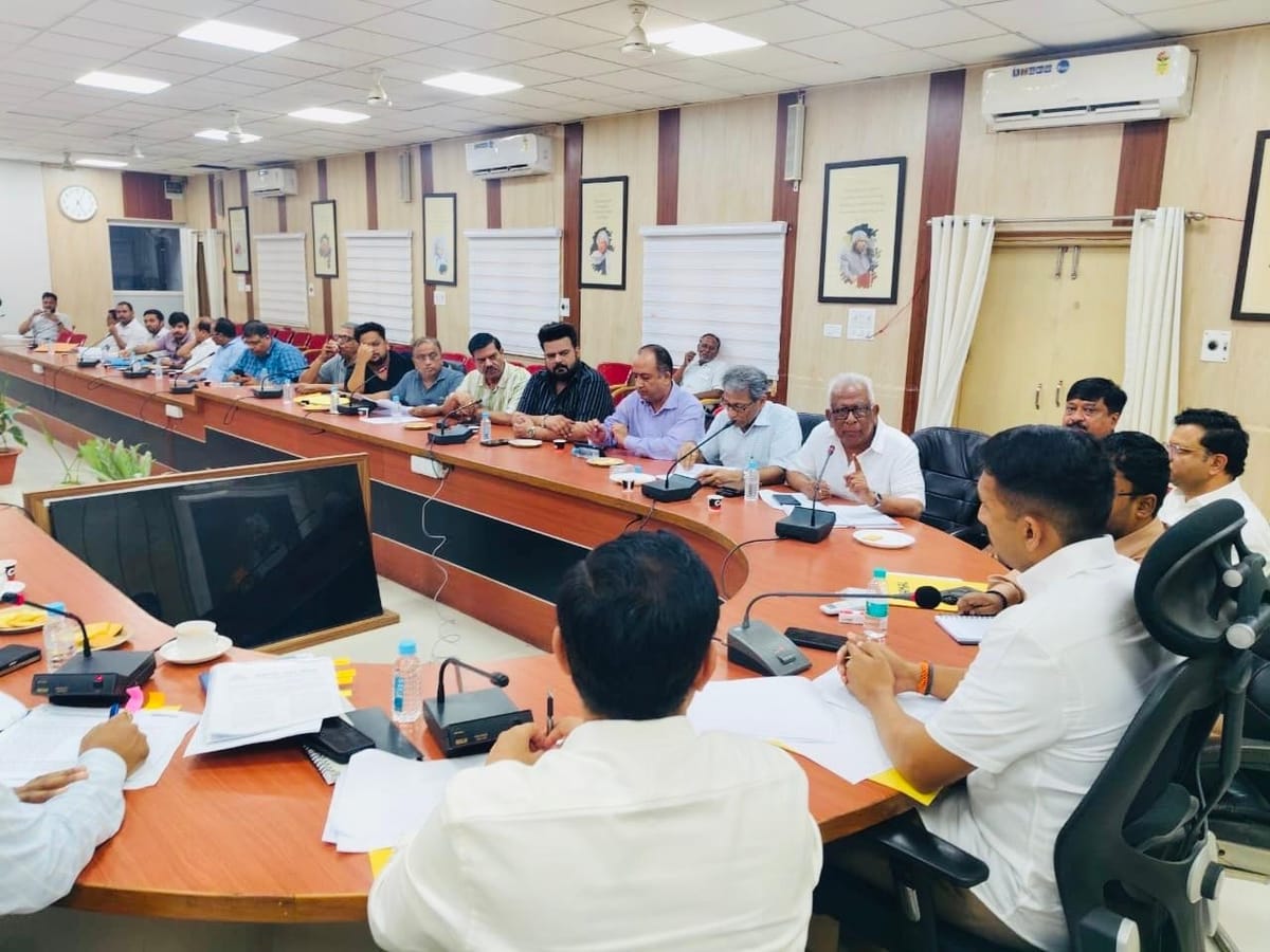 Lucknow News: उद्योग बंधु बैठक में समस्याओं को लेकर उद्यमियों ने प्रशासन को घेरा