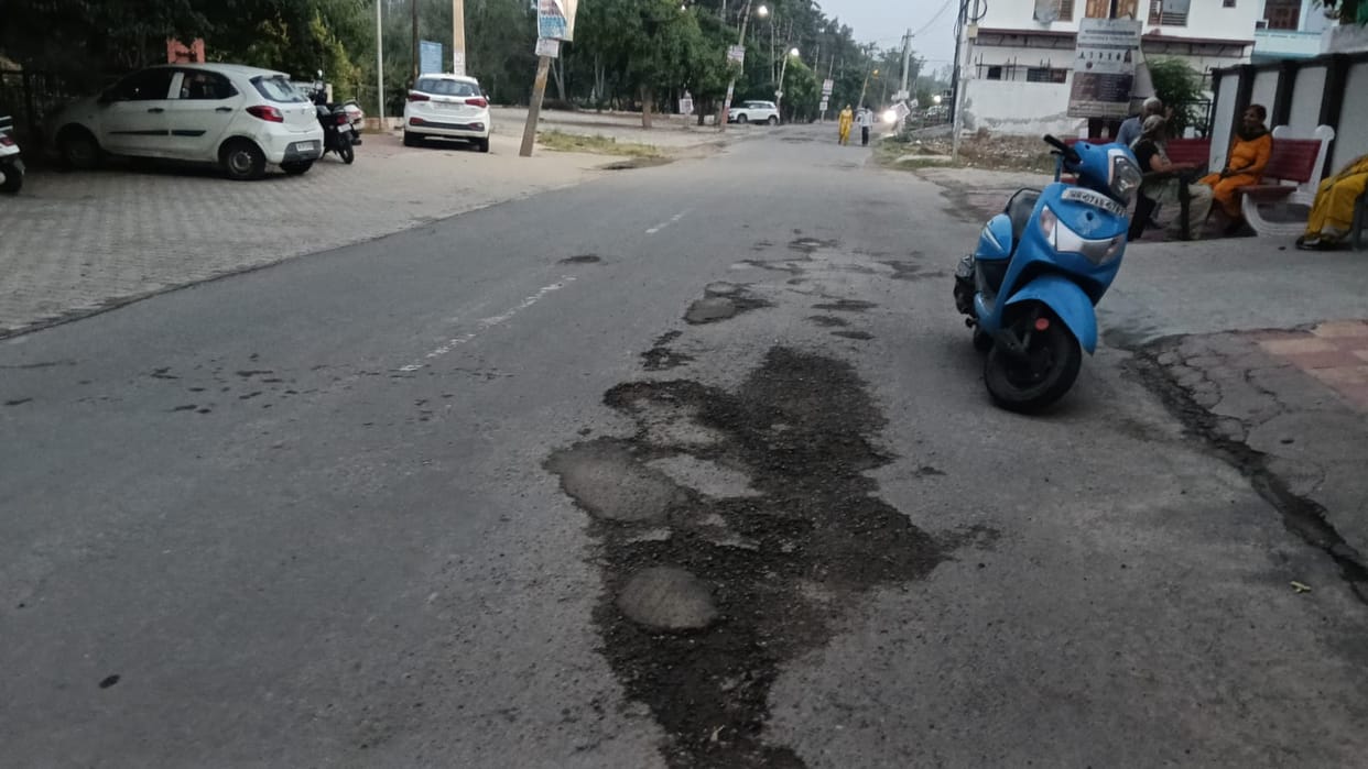 Road from DC residence to Tau Devi Lal Park to be reconstructed; residents to get relief.