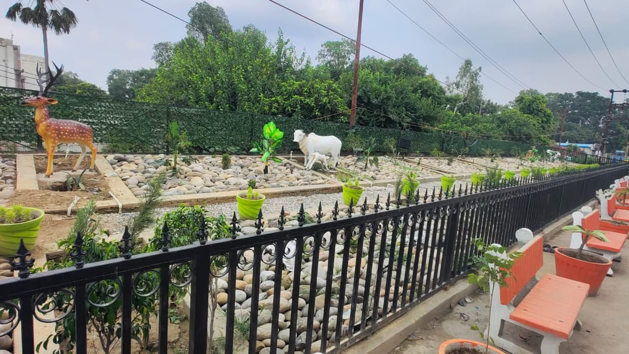 An attractive park has been built at the LRP intersection, giving the city's entrance a new identity