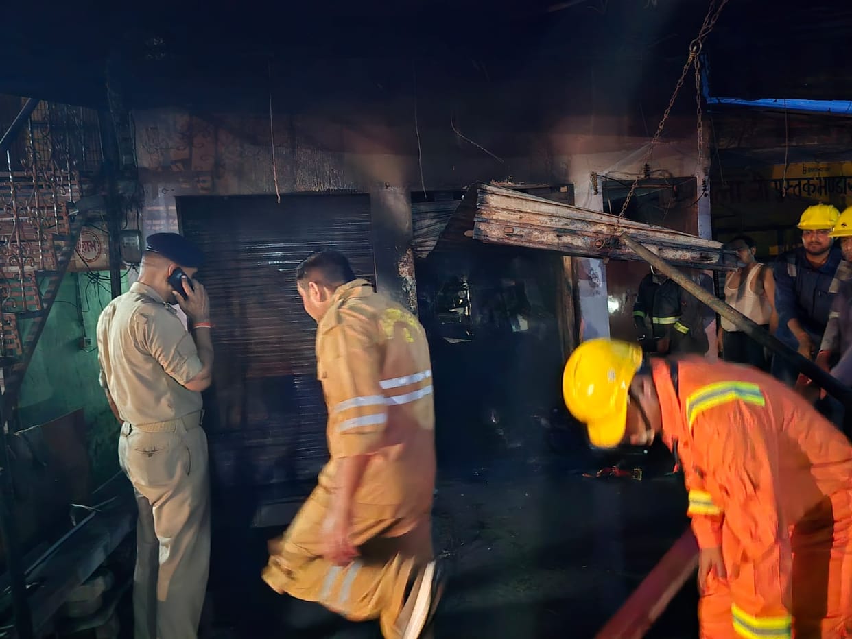 Fire breaks out at electronics shop due to short circuit.