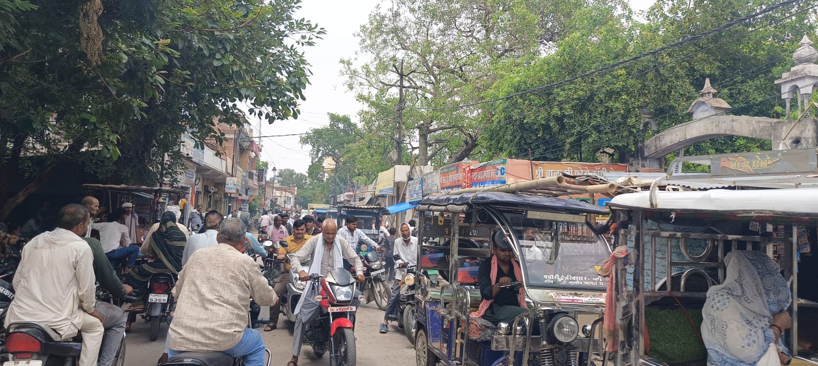 फोटो 34 नगर की सड़कों पर बनी जाम की स्थिति। संवाद