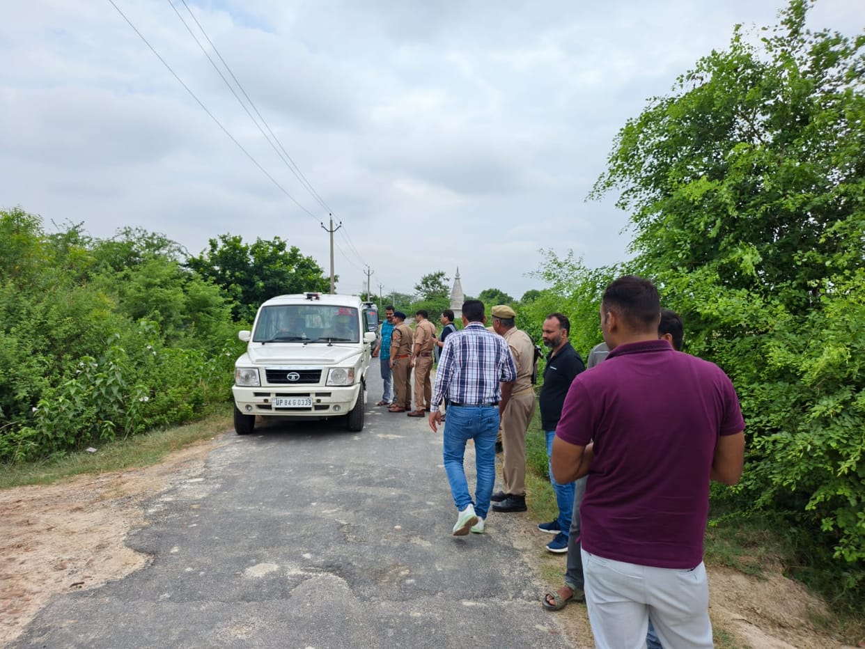 Cash and mobile phone looted from finance company employee at gunpoint.