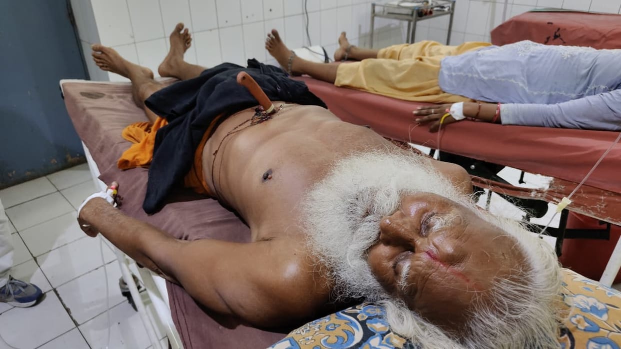 Sadhu stabs man in the stomach during a family dispute.