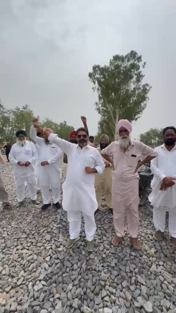 On the path of development, a wall of trees, farmers stopped the work, dispute over the road construction leading to Mahmadki-Ladhuvas bridge