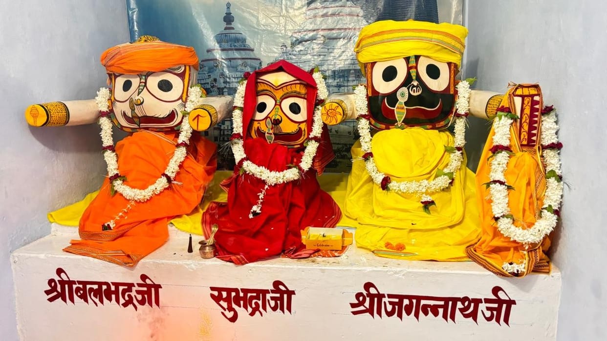 The grand ceremonial bathing of the Lord was performed using fragrant, medicinal water.