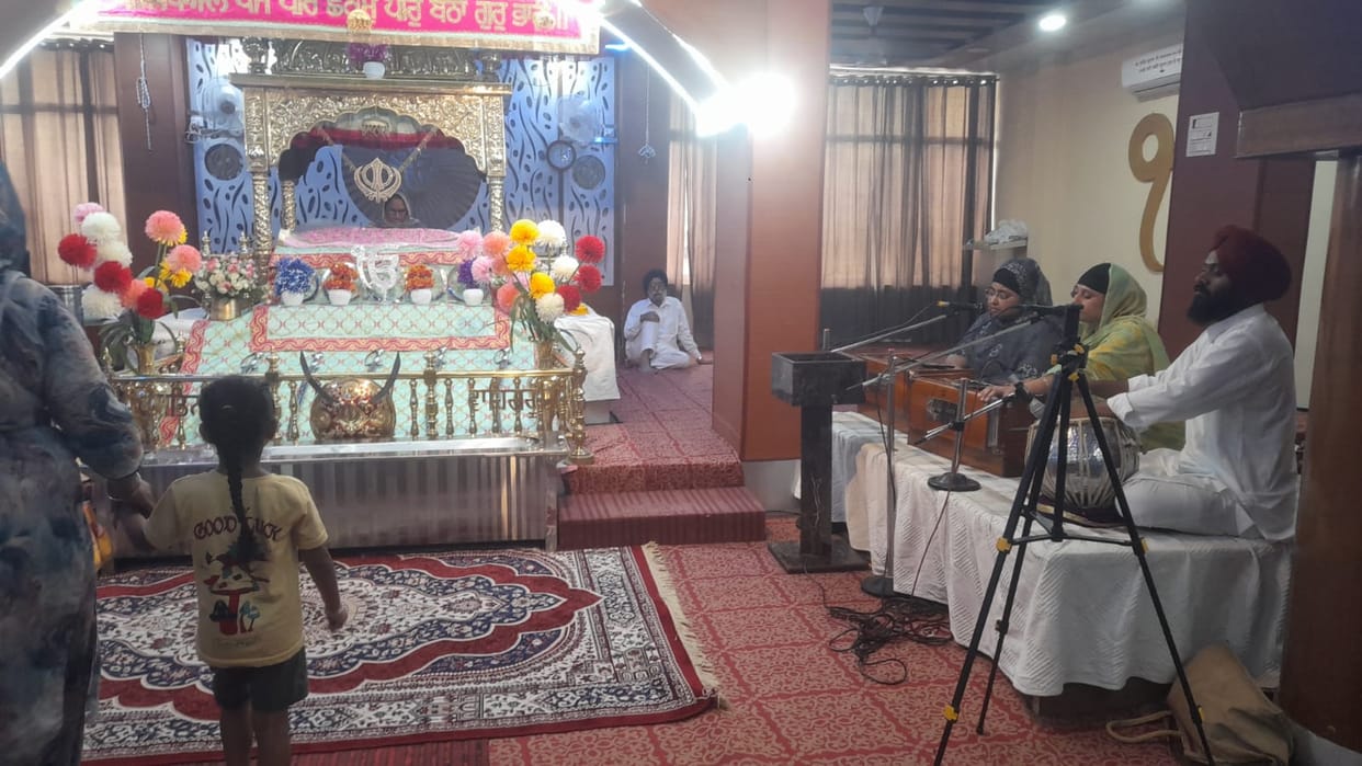 Prakash Parv celebrated with devotion... the Ragi Jatha delighted the congregation with Shabad Kirtan.