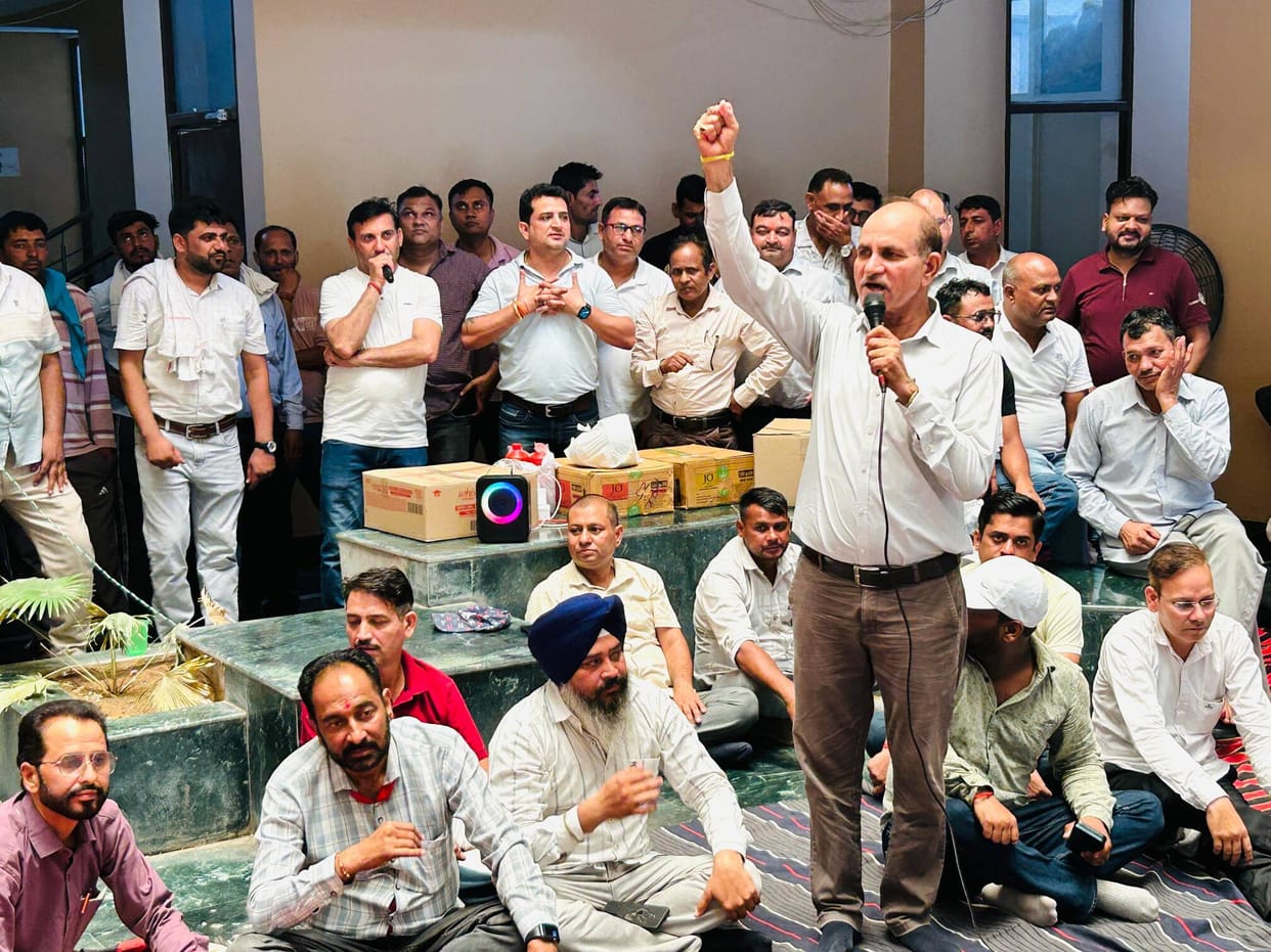 Electricity workers united in support of their demands.