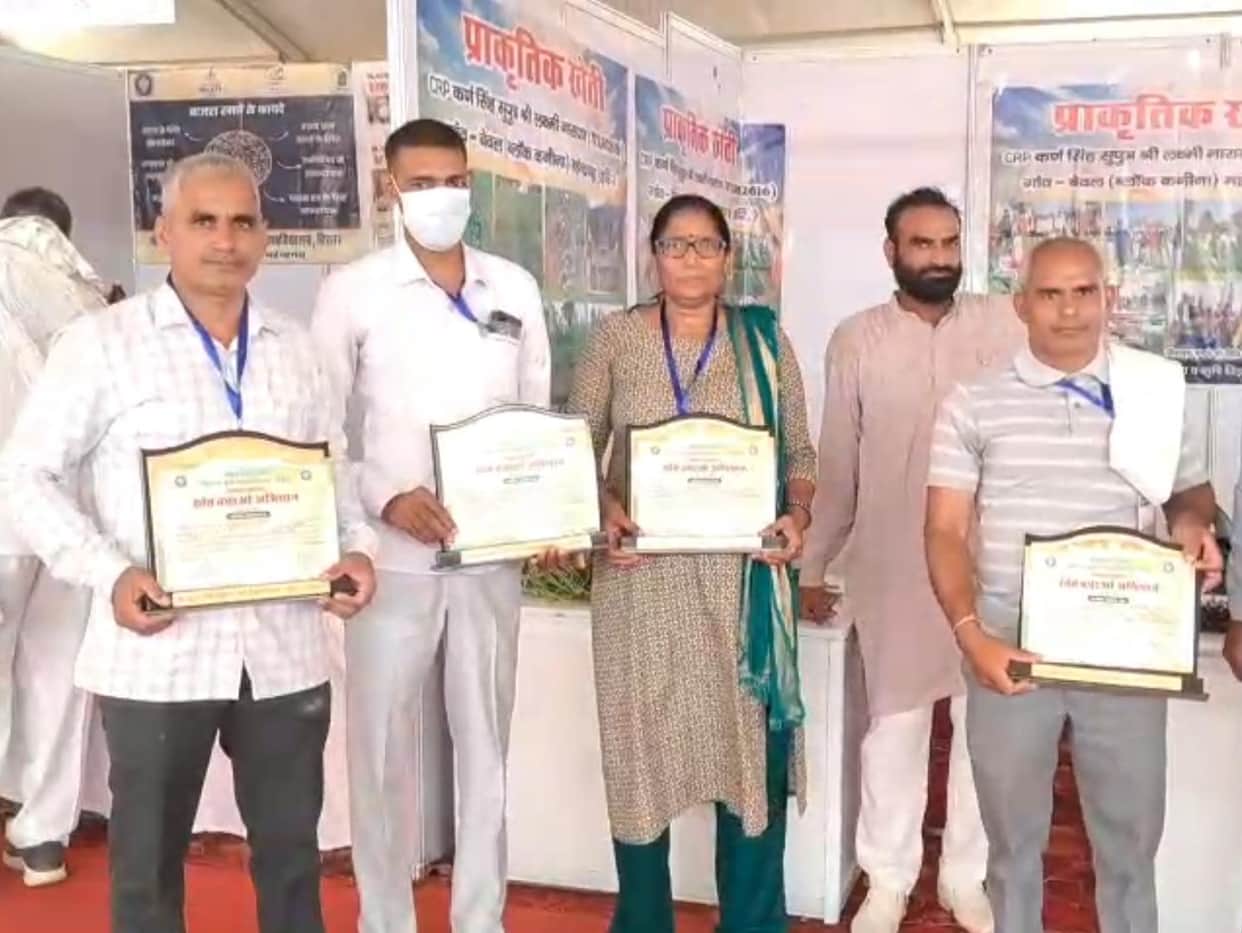 Progressive farmers honored by the Union Agriculture Minister and the Chief Minister.