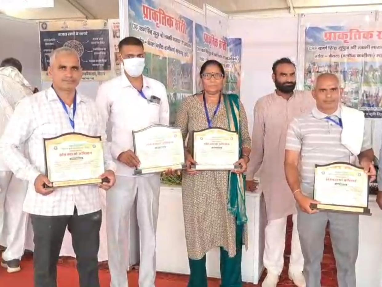 Progressive farmers honored by the Union Agriculture Minister and the Chief Minister.
