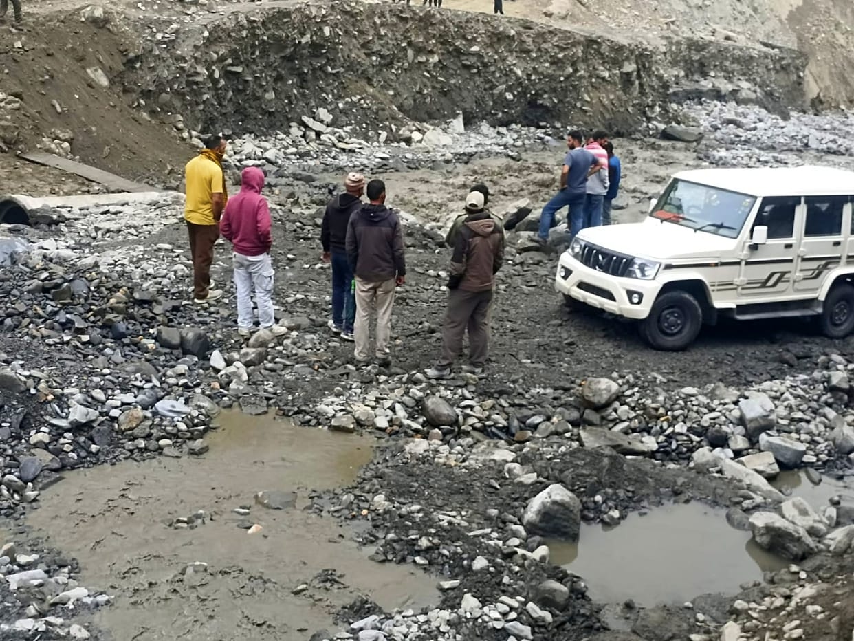 Road at Jahalma Nala opened after 47 hours, closed again after two and a half hours.