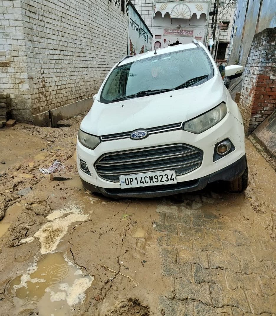 Waterlogging in various places due to rain; navigating dug-up roads has become difficult.