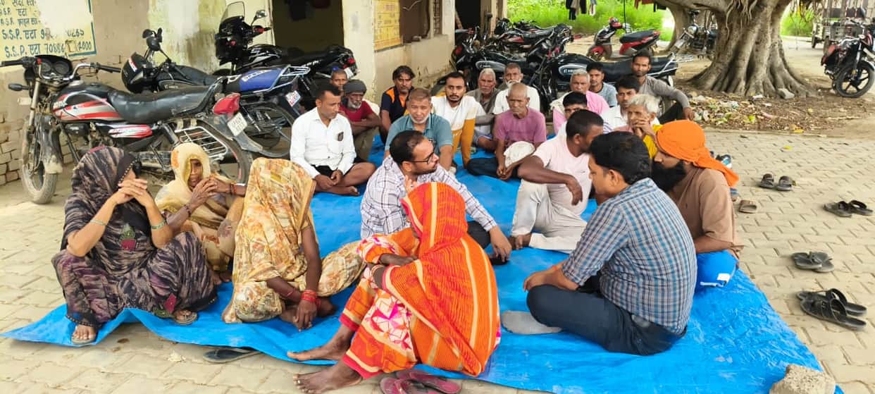 etah news protest over low voltage