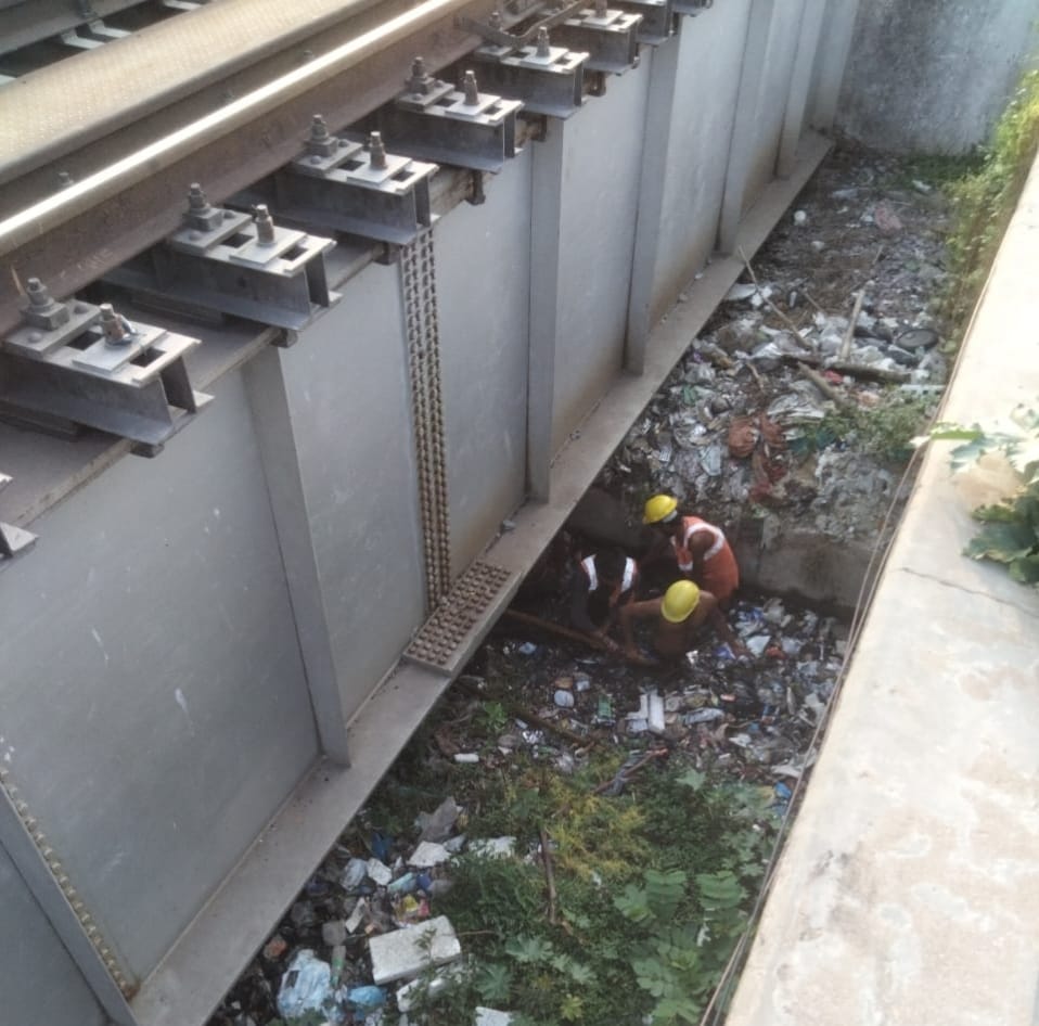 Obstruction in cleaning the Qila Mohammadi drain using machinery; waterlogging likely in several areas.