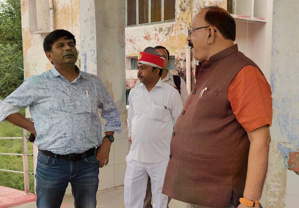Instructions issued to withhold the salaries of employees found absent during the CMO's inspection.