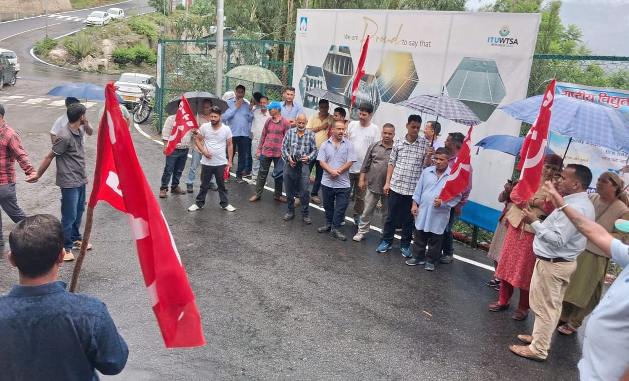 Protest by contractual employees of the Jhakri Project