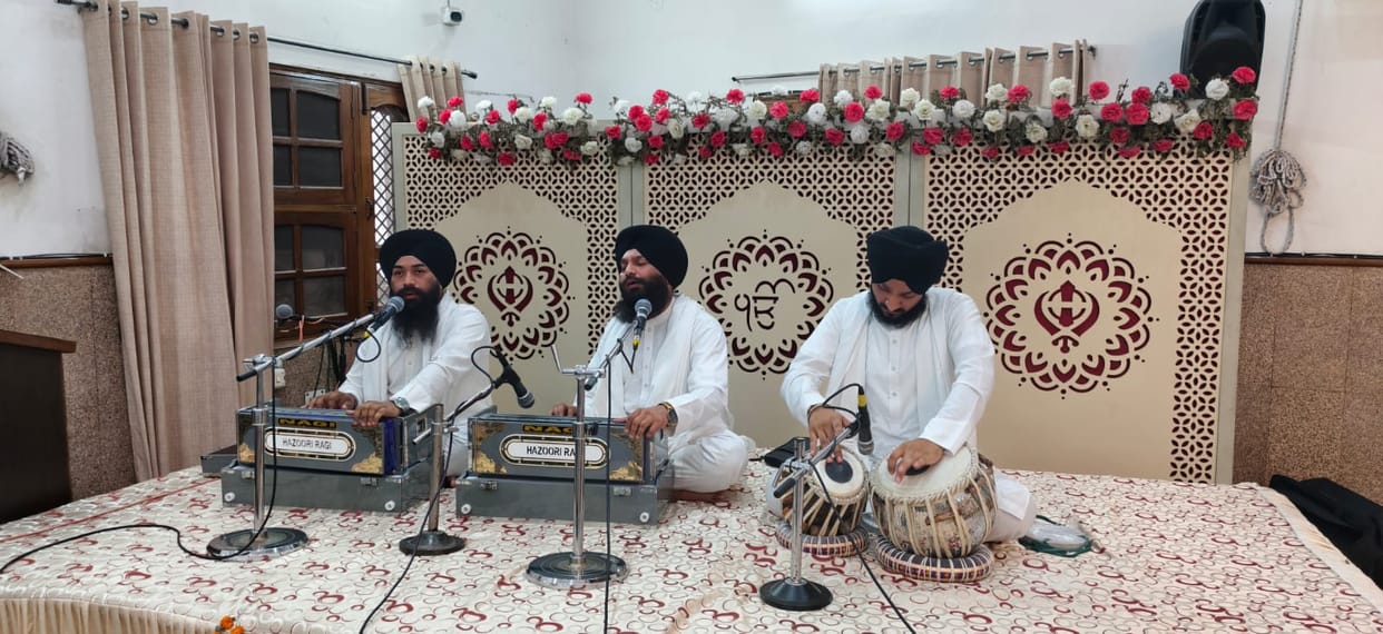 Enraptured the congregations with Shabad Kirtan.